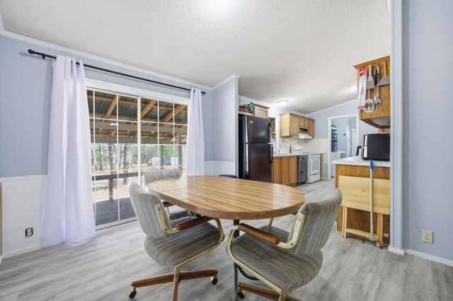 182 Wayside CT, Elgin, TX 78621