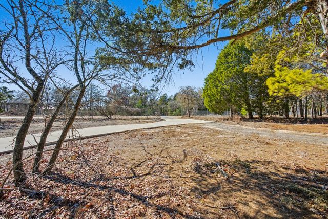 182 Wayside CT, Elgin, TX 78621