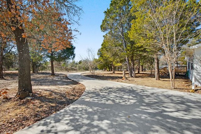 182 Wayside CT, Elgin, TX 78621