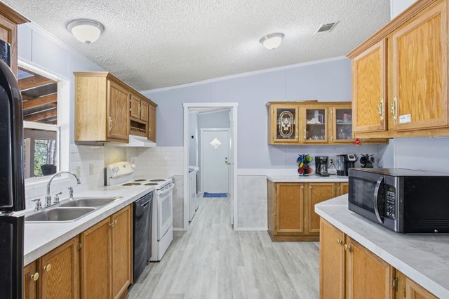 182 Wayside CT, Elgin, TX 78621