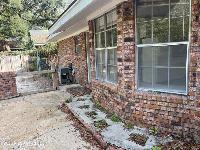 2530 Old Bay Road, Biloxi, MS 39531