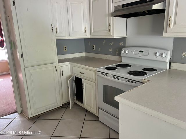 2530 Old Bay Road, Biloxi, MS 39531