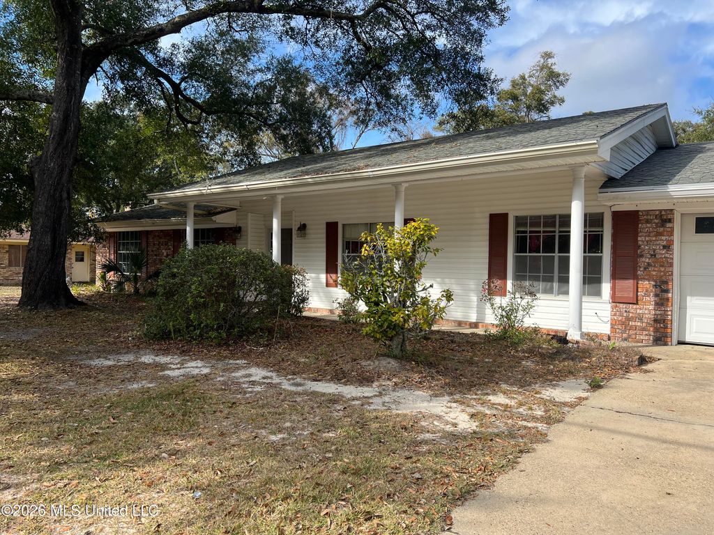 2530 Old Bay Road, Biloxi, MS 39531