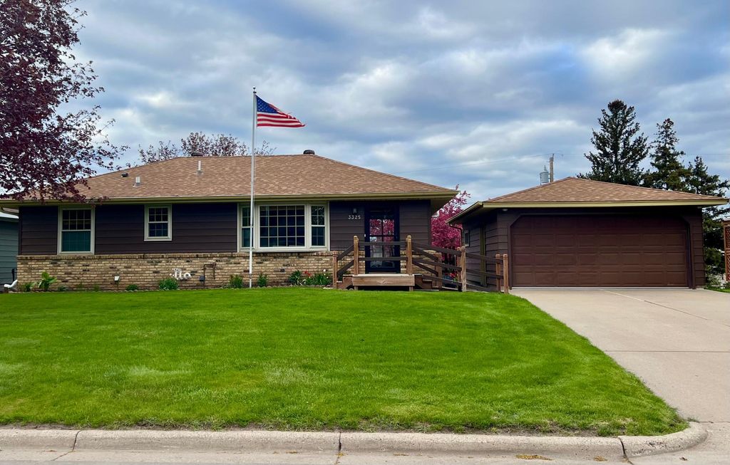 3325 143rd Street W, Rosemount, MN 55068