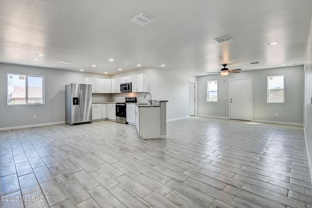 179 S Montgomery Avenue, Corona De Tucson, AZ 85641