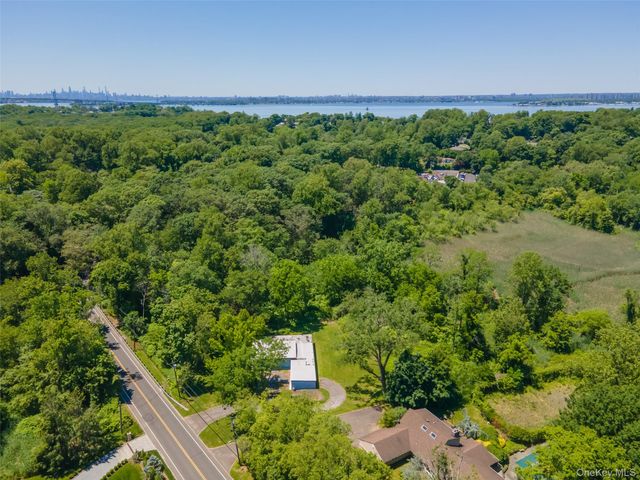 107 Wildwood Road, Great Neck, NY 11024