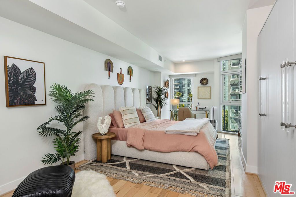 Image 15 of property listing at 13600 MARINA POINTE Drive 812, Marina Del Rey, CA 90292