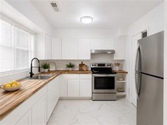 1010 Sexton Drive 10, Stone Mountain, GA 30083
