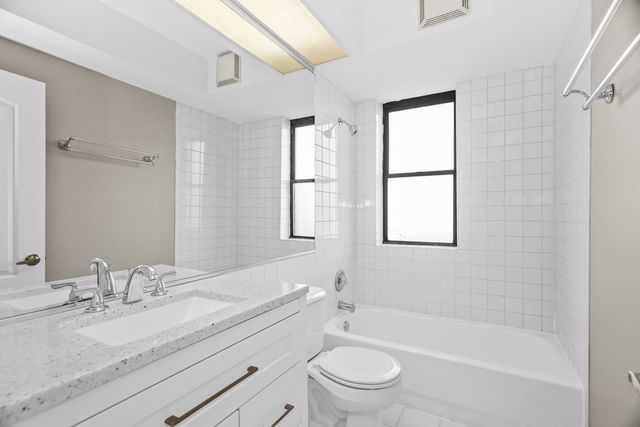 4523.5 S Drexel Boulevard 1E, Chicago, IL 60653