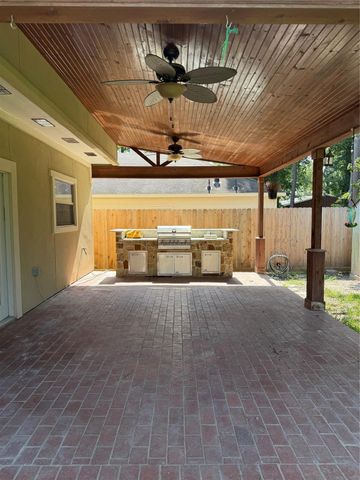 1523 Glen Oaks Drive, Conroe, TX 77385
