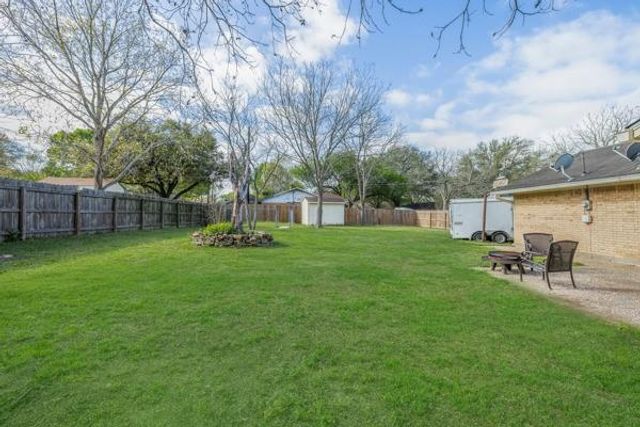 215 Edward Lane, Brenham, TX 77833
