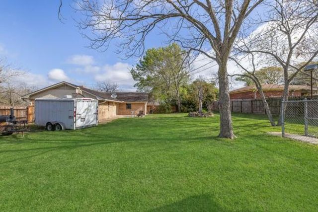 215 Edward Lane, Brenham, TX 77833