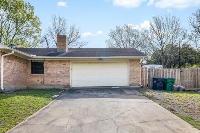 215 Edward Lane, Brenham, TX 77833