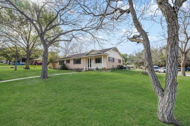 215 Edward Lane, Brenham, TX 77833