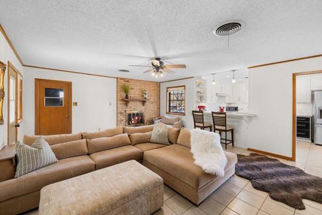 215 Edward Lane, Brenham, TX 77833