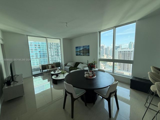 300 S Biscayne Blvd T-3301, Miami, FL 33131