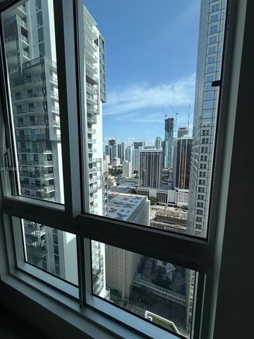 300 S Biscayne Blvd T-3301, Miami, FL 33131