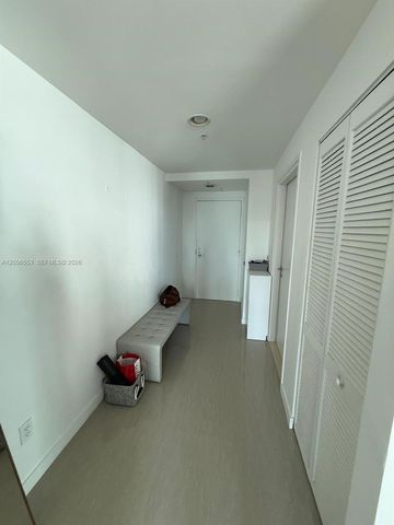 300 S Biscayne Blvd T-3301, Miami, FL 33131