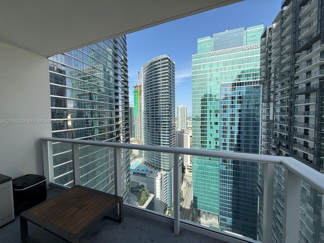 300 S Biscayne Blvd T-3301, Miami, FL 33131