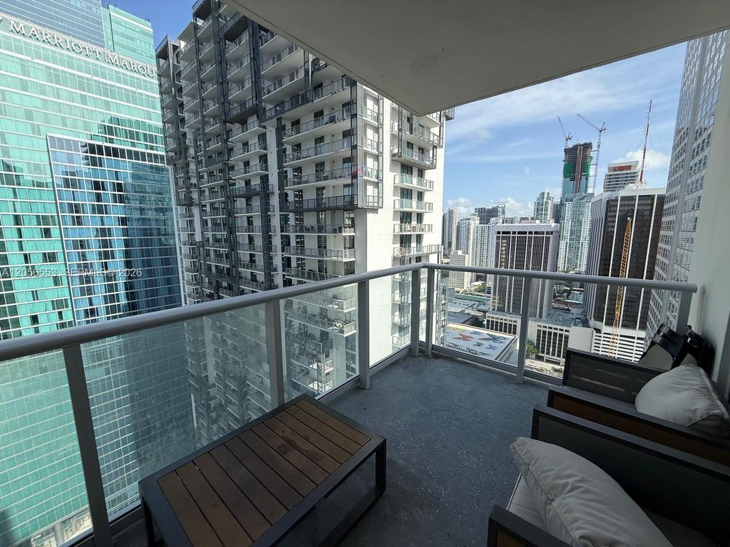 300 S Biscayne Blvd T-3301, Miami, FL 33131