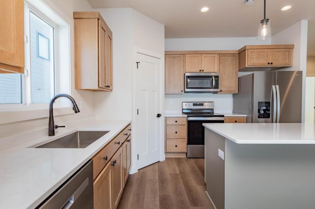 6759 66th Avenue S, Horace, ND 58047