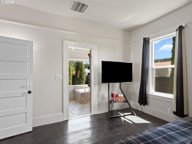 410 E YACOLT Rd, Yacolt, WA 98675