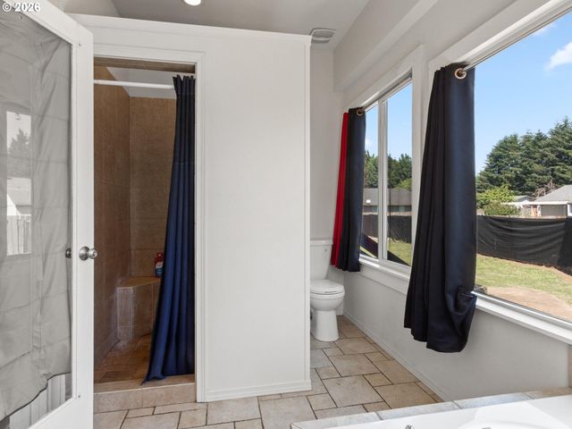 410 E YACOLT Rd, Yacolt, WA 98675