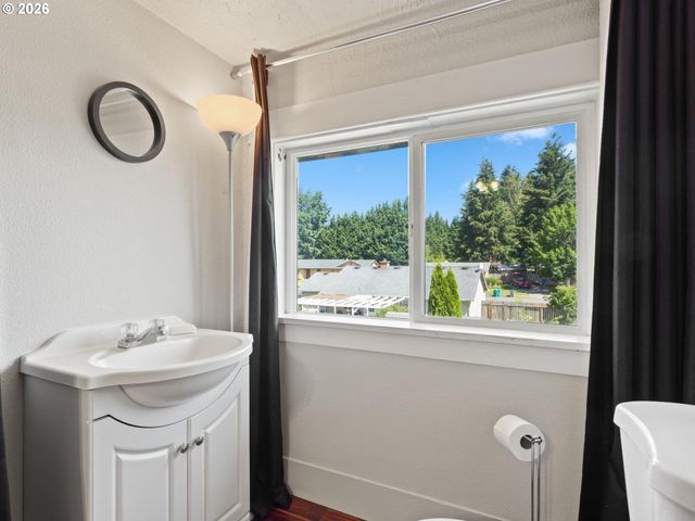 410 E YACOLT Rd, Yacolt, WA 98675