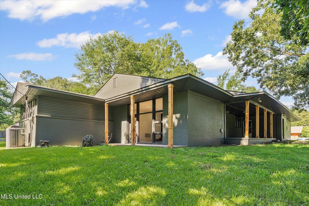 102 Camille Street, Senatobia, MS 38668