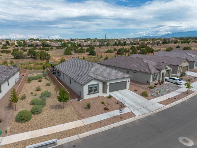 3147 Vista Luna, Santa Fe, NM 87507