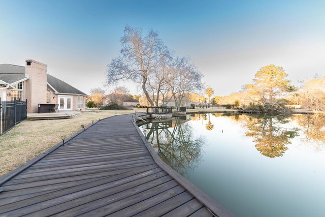 7955 Riviera Ct, Beaumont, TX 77707