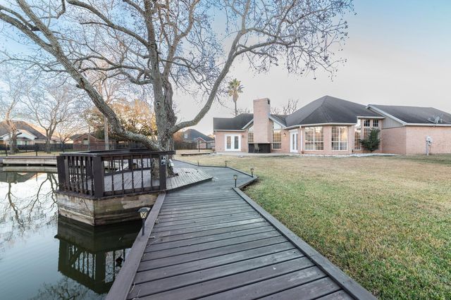 7955 Riviera Ct, Beaumont, TX 77707