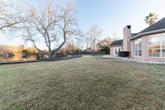 7955 Riviera Ct, Beaumont, TX 77707