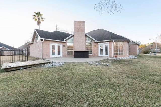 7955 Riviera Ct, Beaumont, TX 77707