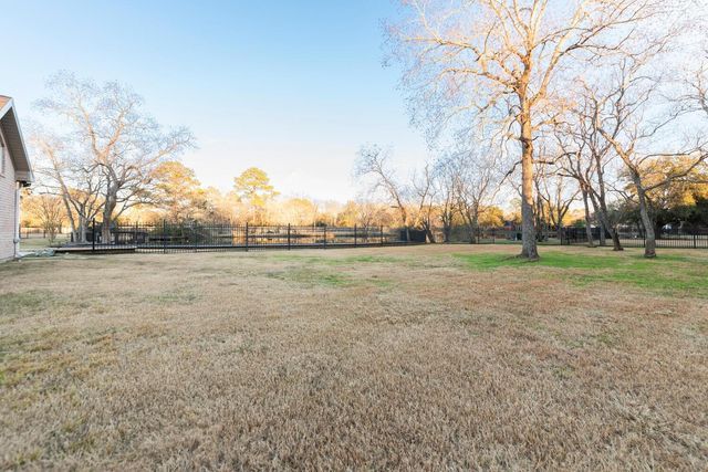 7955 Riviera Ct, Beaumont, TX 77707