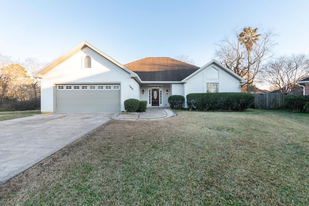 7955 Riviera Ct, Beaumont, TX 77707