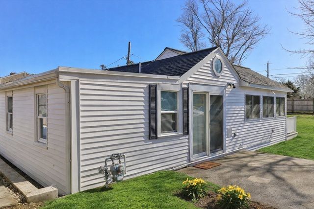 89 Lewis Rd, Yarmouth, MA 02673