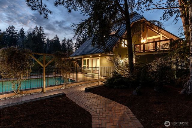 1105 14th Avenue, Fox Island, WA 98333