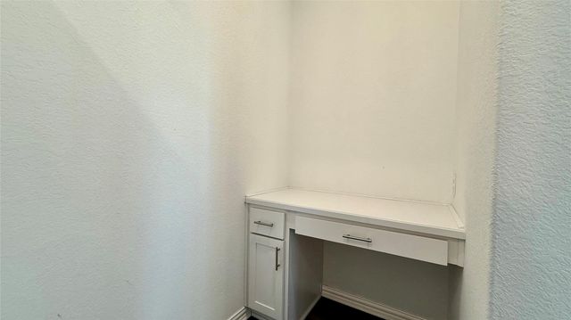 404 Ashby DR, Hutto, TX 78634