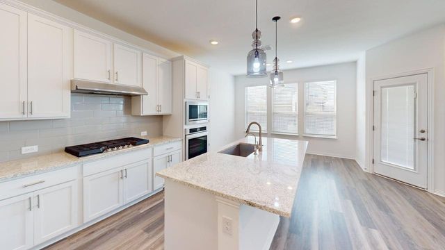 404 Ashby DR, Hutto, TX 78634