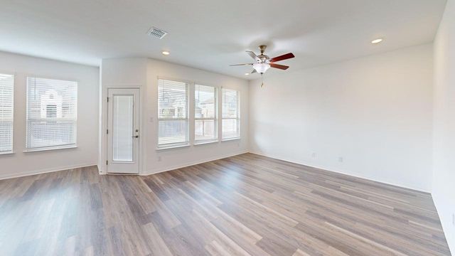 404 Ashby DR, Hutto, TX 78634