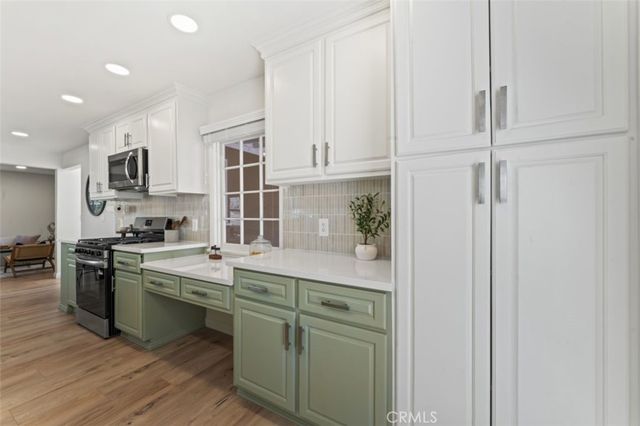 17008 Hartland St, Lake Balboa, CA 91406