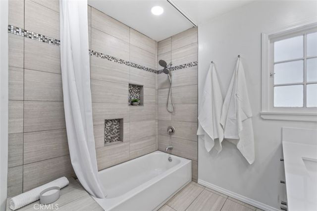 17008 Hartland St, Lake Balboa, CA 91406