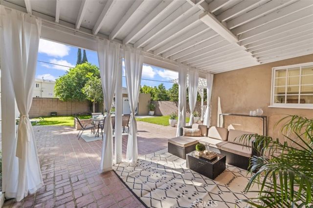 17008 Hartland St, Lake Balboa, CA 91406