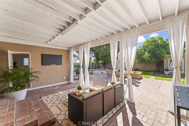 17008 Hartland St, Lake Balboa, CA 91406