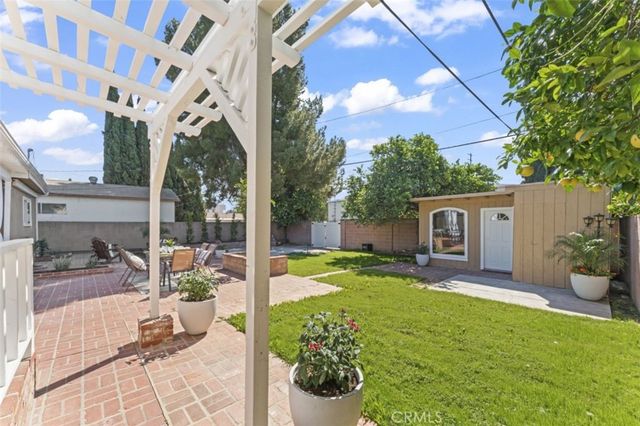 17008 Hartland St, Lake Balboa, CA 91406
