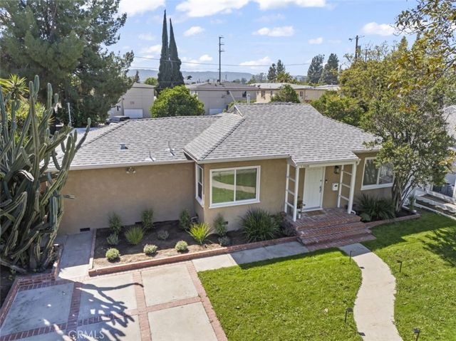 17008 Hartland St, Lake Balboa, CA 91406