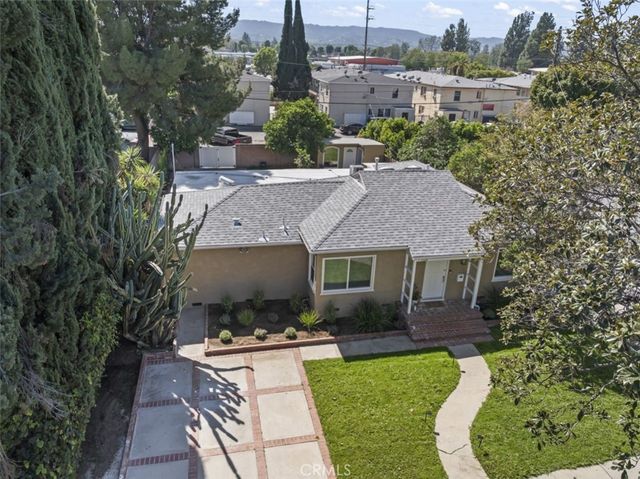 17008 Hartland St, Lake Balboa, CA 91406