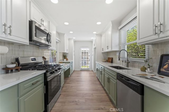 17008 Hartland St, Lake Balboa, CA 91406