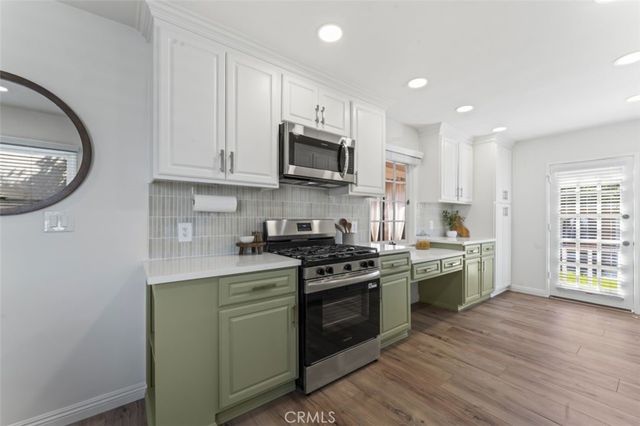 17008 Hartland St, Lake Balboa, CA 91406